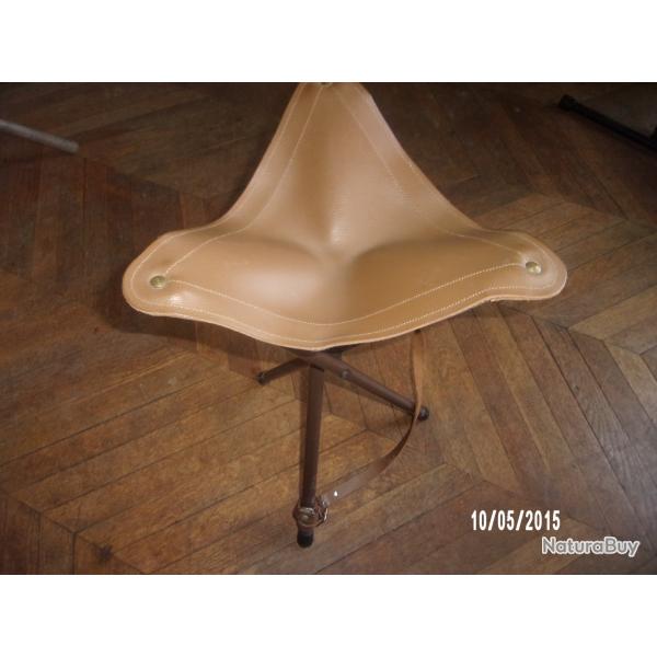 siege trepied assise cuir hauteur d'assise environ 50cm avec sa courroie