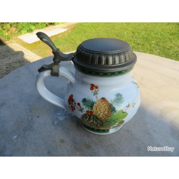 VINTAGE - Ancienne chope � bi�re en c�ramique, avec couvercle en �tain - AUTRICHE (XX�)