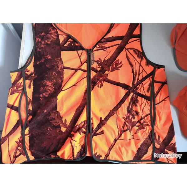 casquette de chasse et gilet pour battue