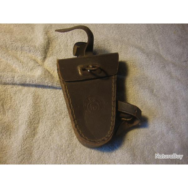petite pochette cuir allemand je crois ????