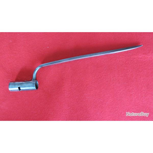 103 - Ba�onnette � douille d'officier ou de cadet type 1728