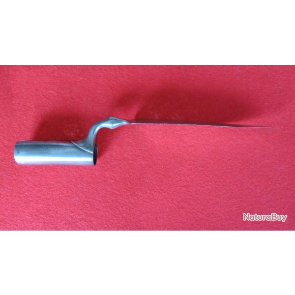 104 - Ba�onnette � douille type officier