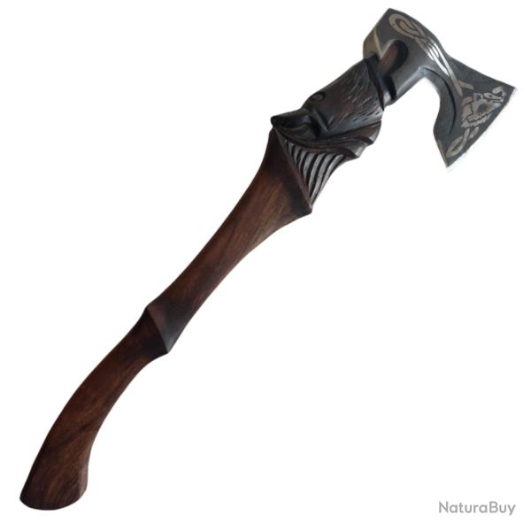 Hache artisanale en bois de ch�ne sculpt� et acier grav� - Pi�ce unique