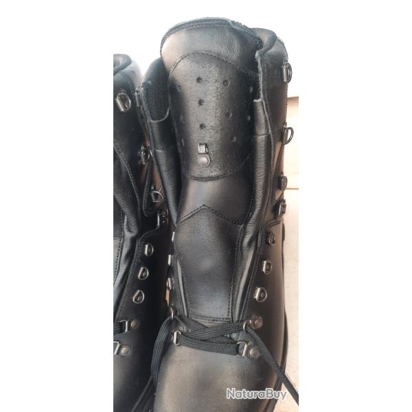 Meindl felin Neuves gore-tex couleur Noire Taille 47 et 48.