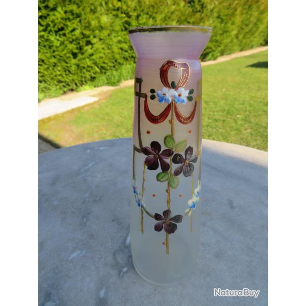 Ancien vase soliflore en verre �maill� polychrome peint a d�cor de fleurs - FRANCE (Vers 1900)