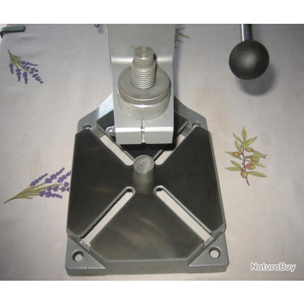 Lot pour sertissages �toile cal 12 ou 16 ou 20 (support perceuse, jeu d'outil,lissoir et inciseur)