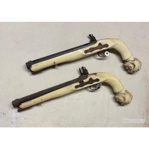 Vend 2 pistolets hollandais  crosse d'ivoire Pistolet de colkection/decoration