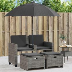 Canap&eacute; de jardin 2 places avec parasol et tabourets gris rotin