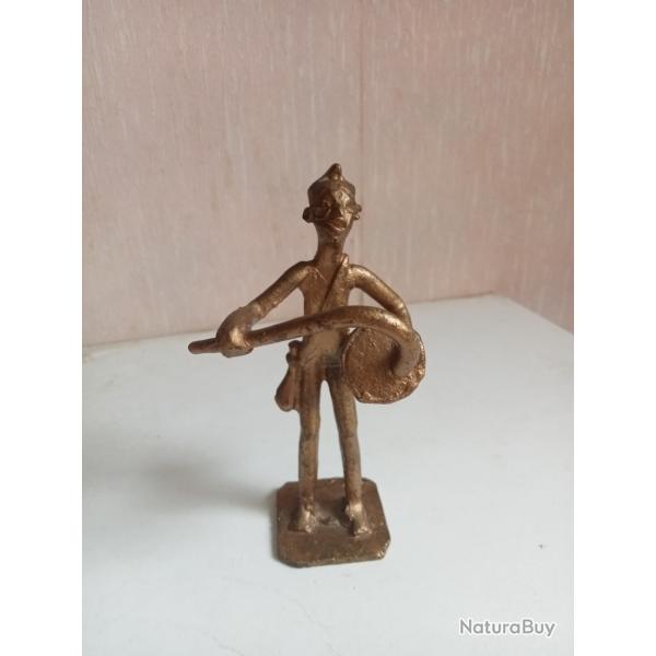 statuette ancienne africaine en bronze dor� hauteur 12 cm