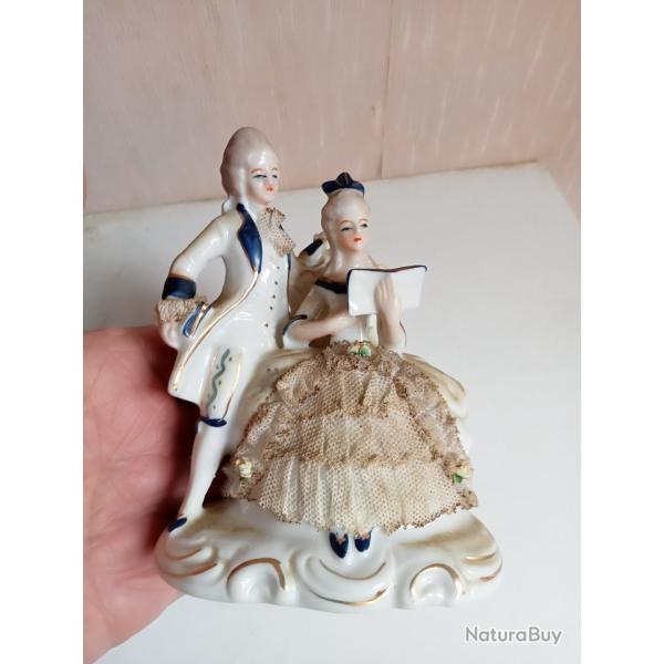 statuette en porcelaine ancien hauteur 10,5 cm, couple