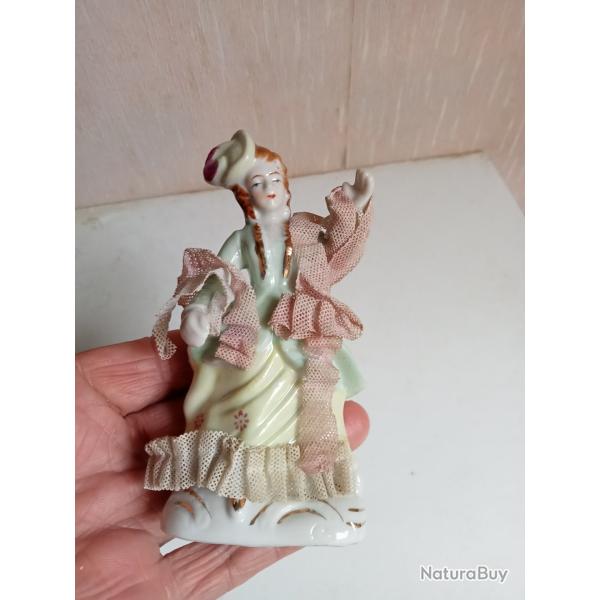 statuette en porcelaine ancien hauteur 11,8 cm