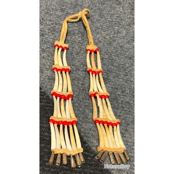 Paire de boucles d'oreille indiens des plaines en dentalium indianiste