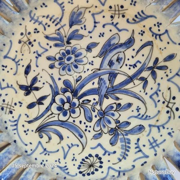 C�ramique tress�e Desvres.  coupe � fruit sign�e Delarue, .pi�ce unique