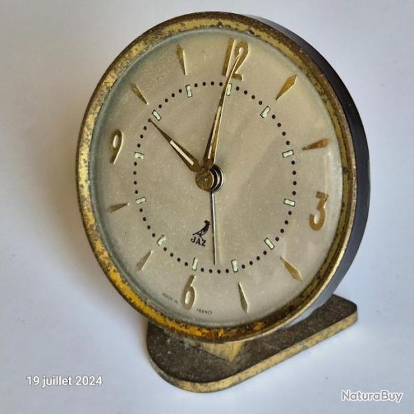 �l�gant petit r�veil m�canique � remonter vintage sign� Jaz., made in France, vintage