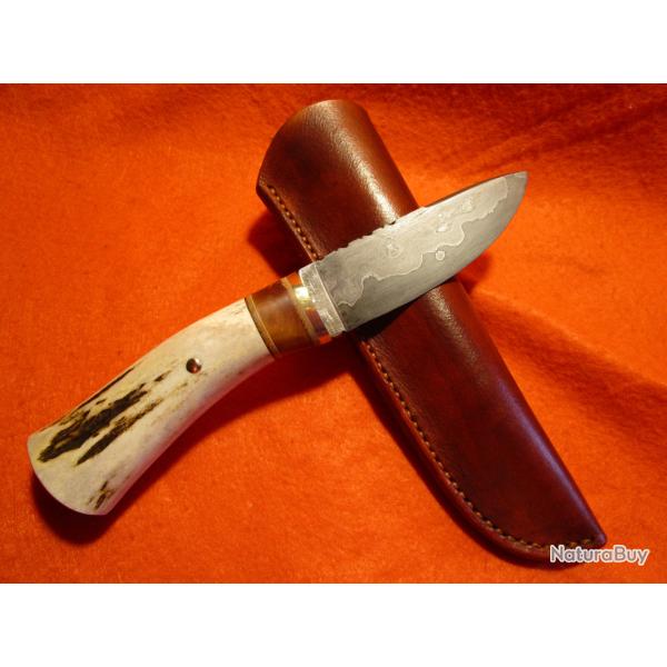 COUTEAU ARTISANAL forg� ATELIER DE L'OURS NOIR chasse camping rando SANMA� manche bois de cerf