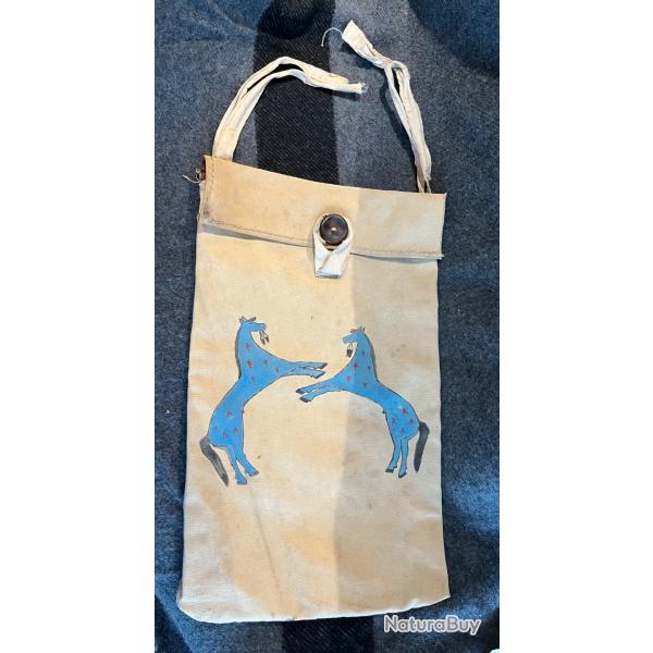 Sac � suspendre dans le tipi sur la corde du lining indien des plaines d�cor chevaux peint