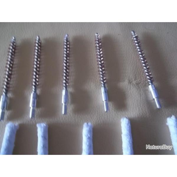 Lot de brosses et �couvillons cal 22