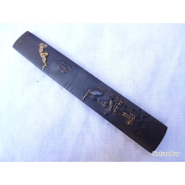 J172)  lot = vrai et tr�s beau kozuka = pour sabre  japonais