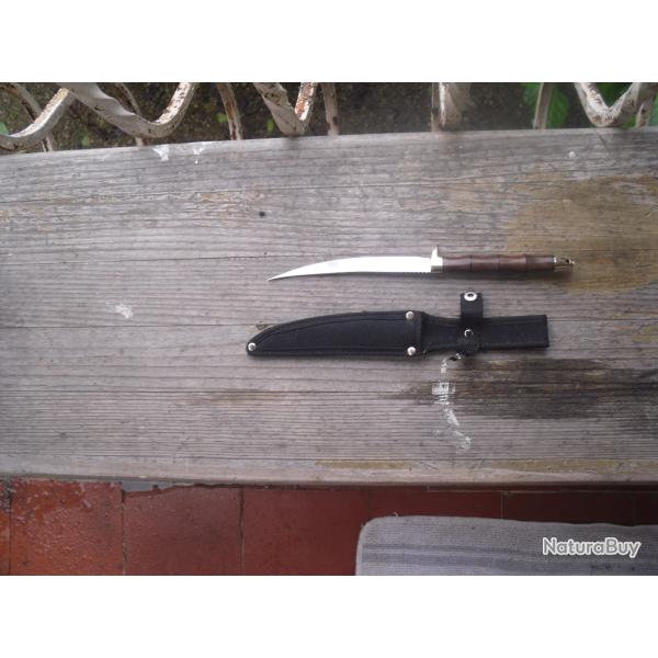 Ancien couteau original bien fini