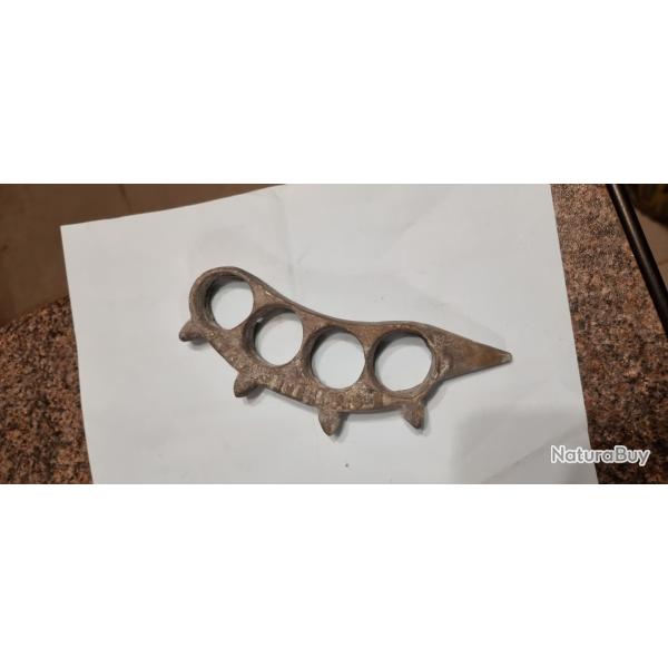 Poing am�ricain allemand/autrichien tr�s rare de la Premi�re Guerre mondiale. Restes du nom et du nu