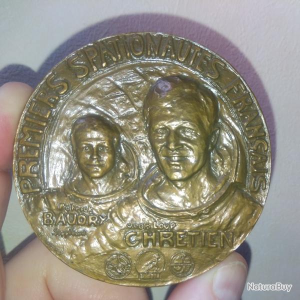 M�daille bronze - premiers Spaciaunautes Fran�ais. JL Chr�tiens et P Baudry.