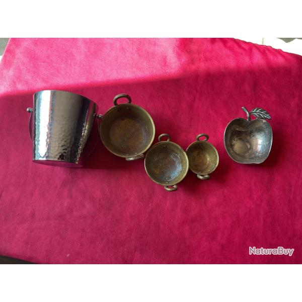 Lot de r�cipients en m�tal, pas de prix de r�serve