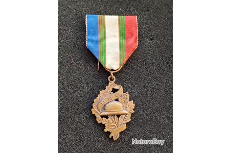 Médaille Union Nationale Des Combattants - Occasion - Pièce Historique Et Commémorative