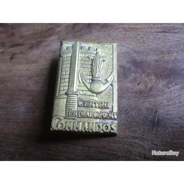 insigne centre d entrainement commandos   / O.F.S.I   paris