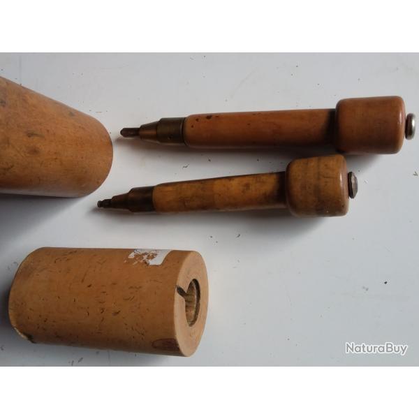 Un d�samorceur en  buis,  r�amorceur,  recalibreur  a broche  ou percution centrale. (2)