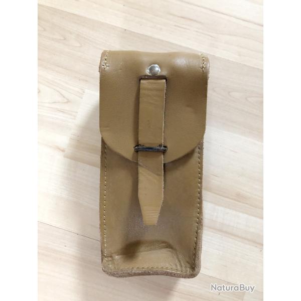 Housse de nettoyage Mat 49 et quelques accessoires de nettoyage (C 07.SE)