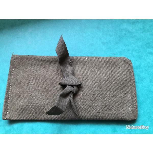 Trousse de couture kaki ann�e 60 + cartons fil � coudre (C 94)