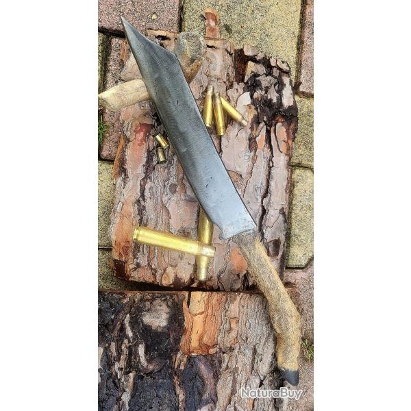 Couteau forg�  manche patte de biche