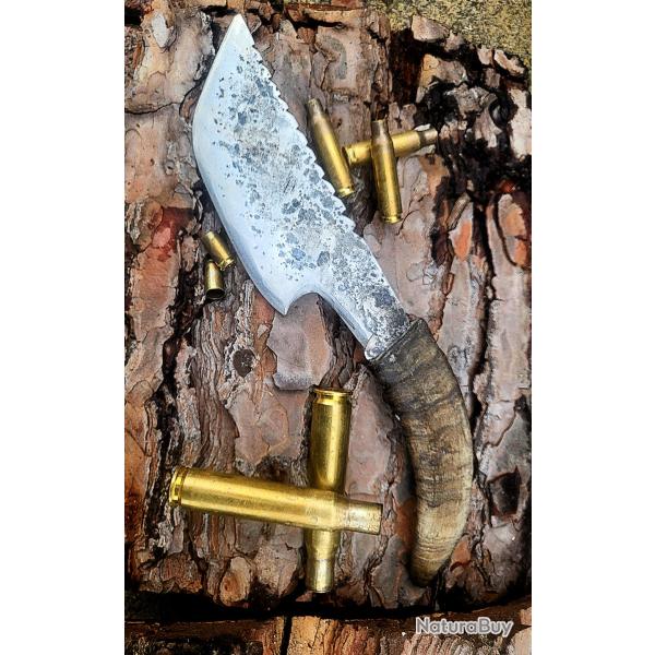 Couteau forg� manche en corne type "traqu�"