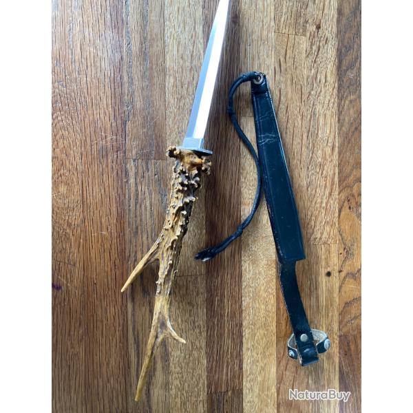 Tr�s balle dague � servir manche en bois de chevreuil