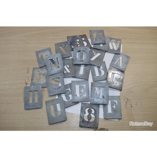 Lot de 24 lettres pochoirs  peinture ancien 1960/1970 dco bricolage (16)