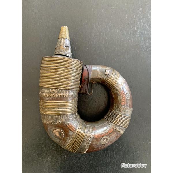 BELLE GOURDE A POUDRE NOIRE, P�NINSULE ARABIQUE, 19 SI�CLE, ARAB BLACK POWDER FLASK MOUKHALA, fusil