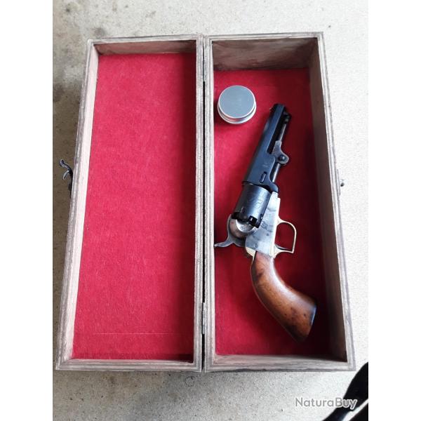 Coffret en bois pour petites armes de poings ou autres..