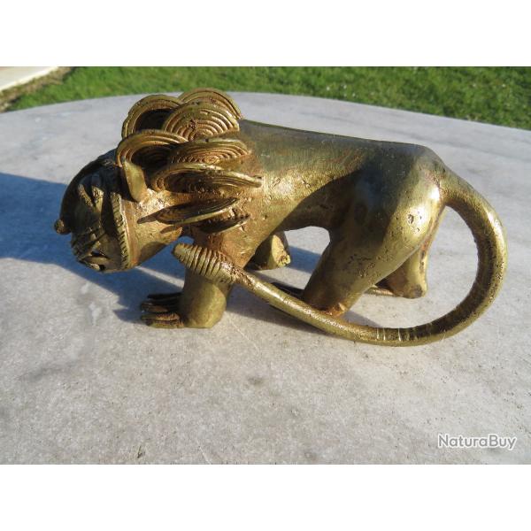 Art d'Afrique - Ancienne sculpture en bronze repr�sentant un "Lion" - B�NIN (XX�)