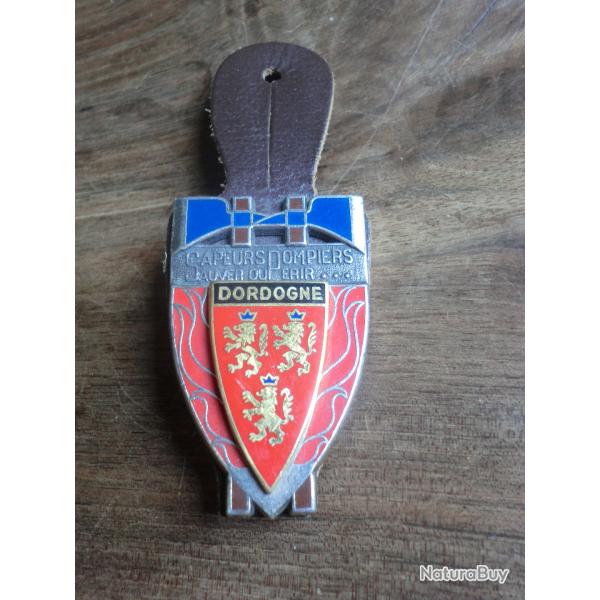 insigne sapeur pompiers dpt  dordogne / drago noiseil  marne la vall�e
