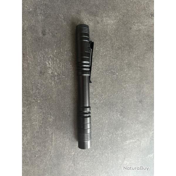 Lampe tactique ergonomique