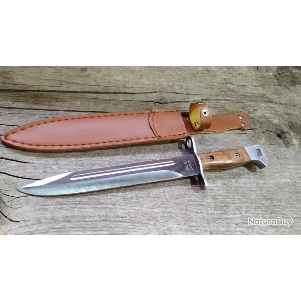 Couteau baonnette . Lame 23 cm avec tui