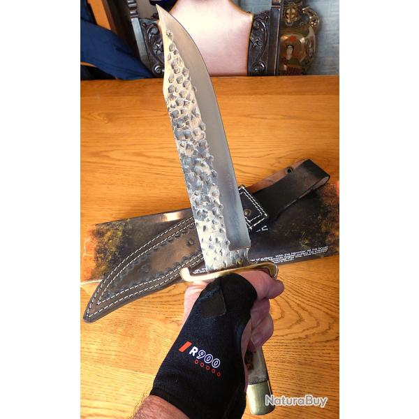 SUBLIME POIGNARD DE CHASSE+ LAME BRUTE DE FORGE+ MARQUAGE+ PLAQUETTES EN OS+ GARDE ET HAUT EN LAITON