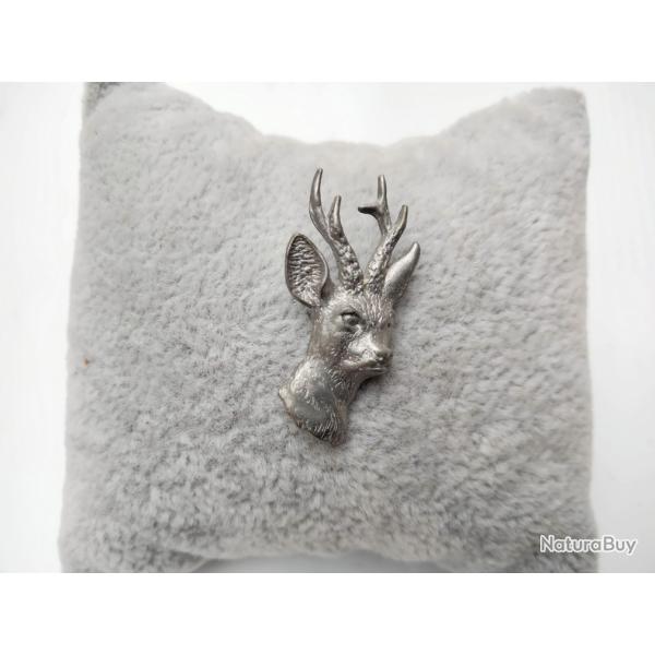 T�te de Chevreuil fixation pin's 4a.