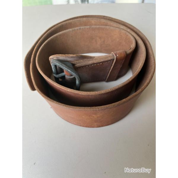 Ceinturon militaire fran�ais en cuir, ww1 ww2.Mannequin, reconstitution.