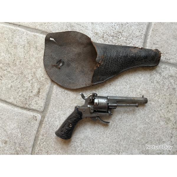 Revolver  percussion 7 mm  broche type Lefaucheux. Canon rond