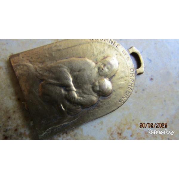 insigne M�daille WWI Journ�e des orphelins guerre 1914 1915 1916 1�re Guerre mondiale militaire