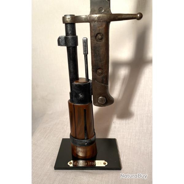 SUPPORT PRESENTOIR POUR BAIONNETTE CARCANO 1891/24  AVEC PLAQUE GRAVEE