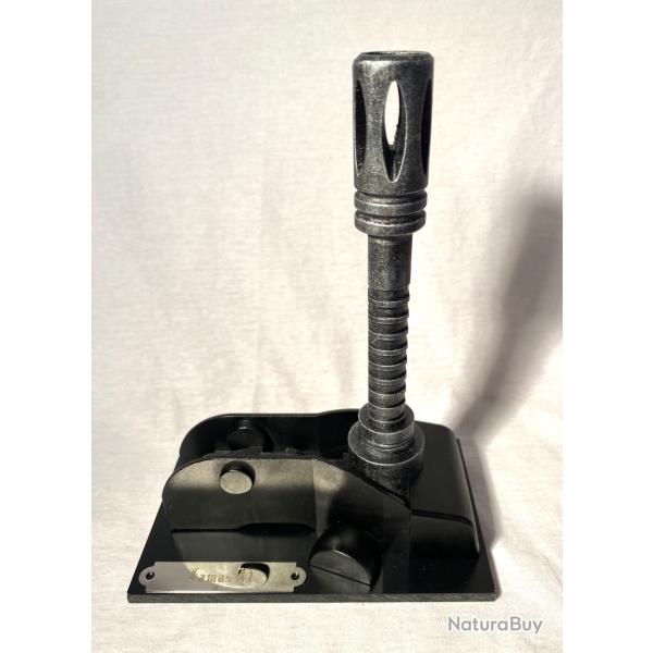 SUPPORT PRESENTOIR POUR FAMAS F1  AVEC PLAQUE GRAVEE