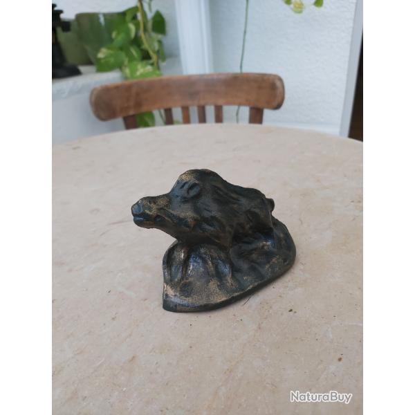 Sculpture en fonte de fer repr�sentant un sanglier