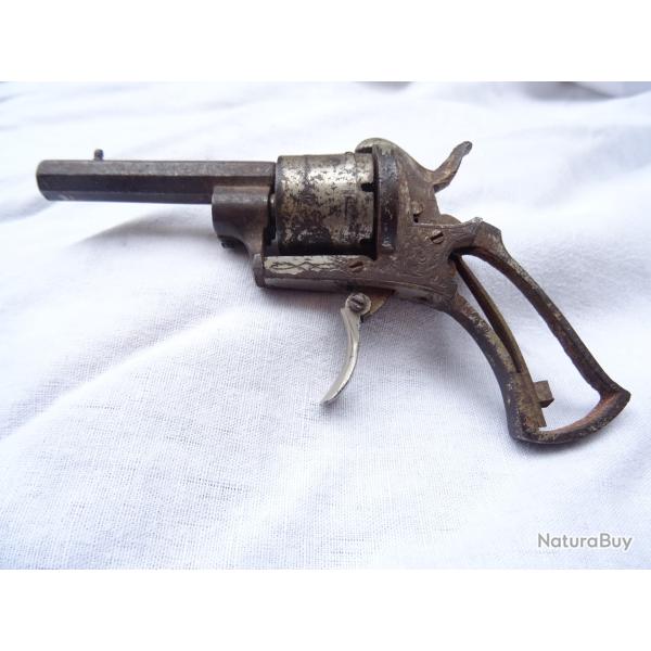 417) lot =  rare tr�s petit r�volver a broches = 6 coups  cal 6 mms
